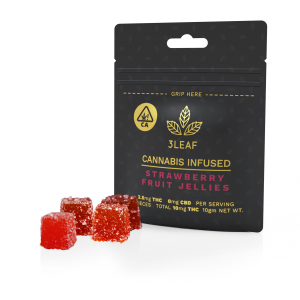 3Leaf micro-dosed Strawberry Fruit Jellies. Four fruit jellies placed in front of the 3Leaf package.